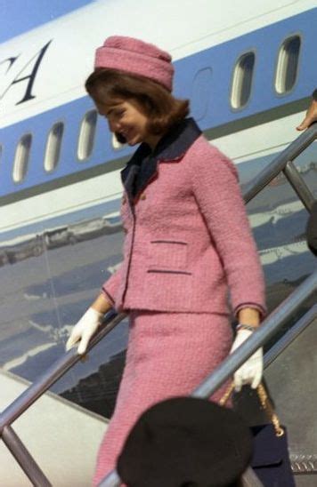 tailleur chanel rose de jacqueline bouvier kennedy|jacqueline bouvier kennedy pink.